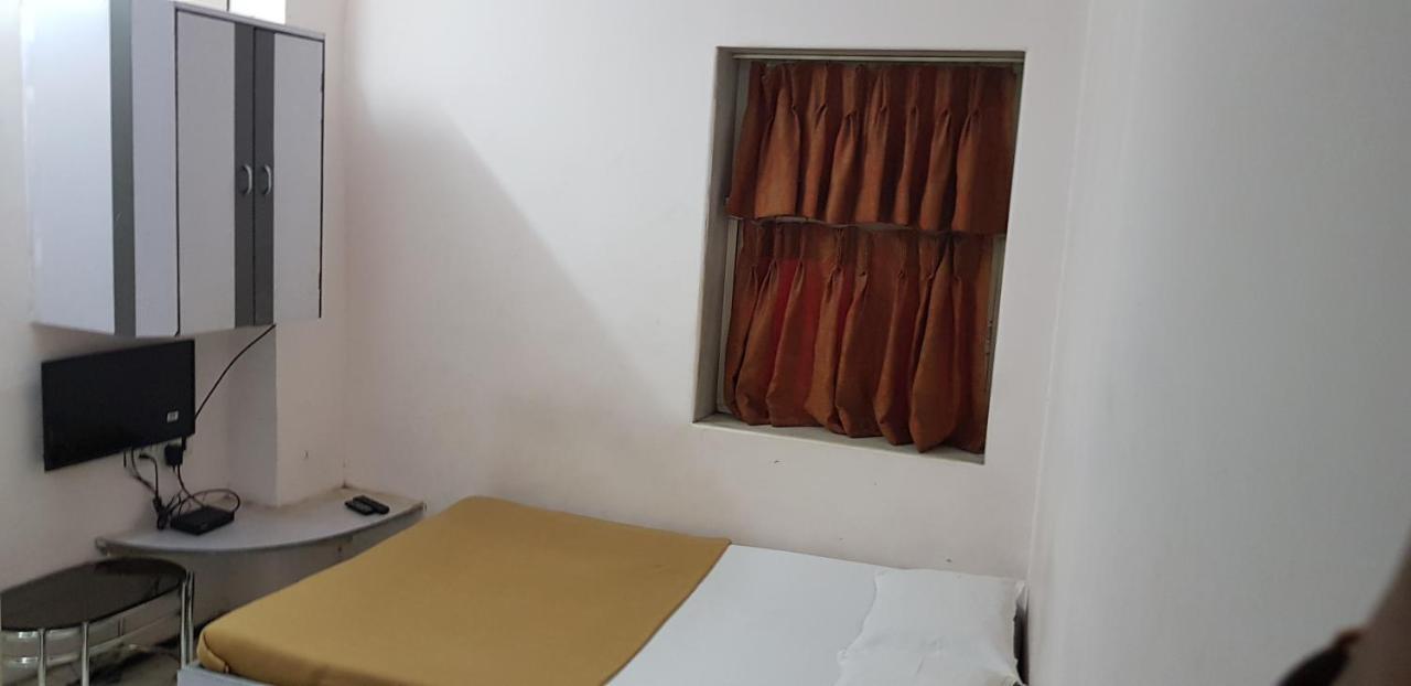 New Metro Guest House Bombay Extérieur photo